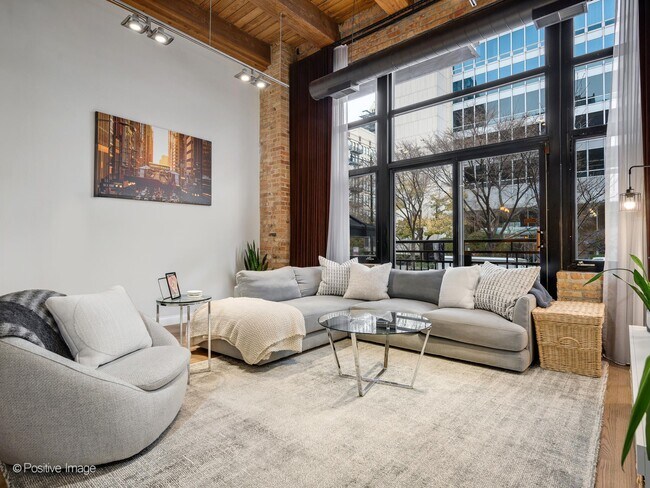 Building Photo - 525 W Superior St