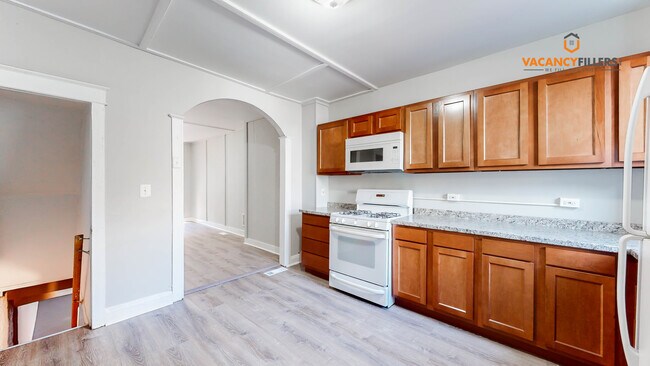Building Photo - Updated 2 bed near Patterson Park & Canton!