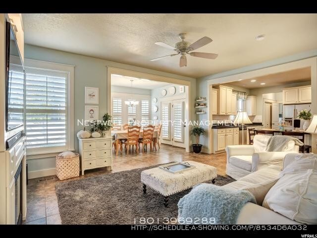 Building Photo - Amazing 6 bed Daybreak Home