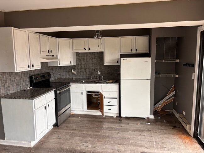 Building Photo - 47 Nassau Colony