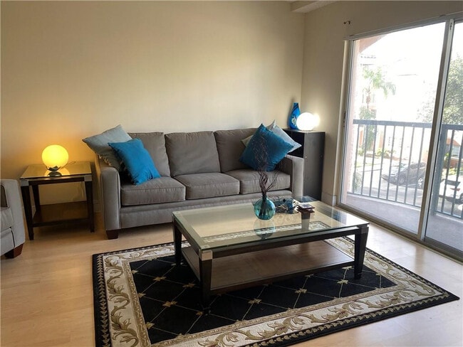 Building Photo - 2021 SE 10th Ave