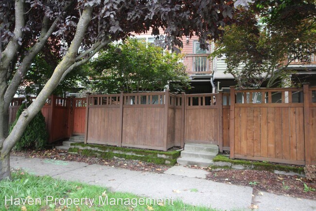 Building Photo - 5220 Puget Blvd SW