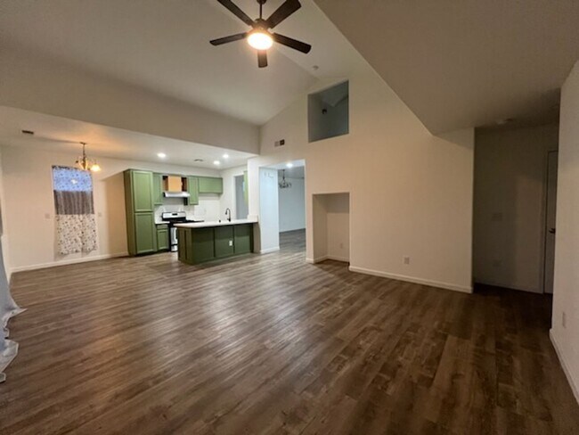 Foto del edificio - 4 Bedroom Home Coming Soon in DINUBA!