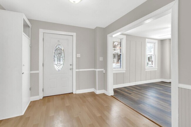 Foto del edificio - Bright 4 Bedroom, 2.5 Bath Home in Northeastern Schools!