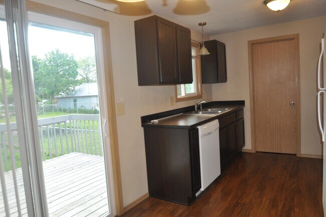 Building Photo - 415 S Bowdish Rd