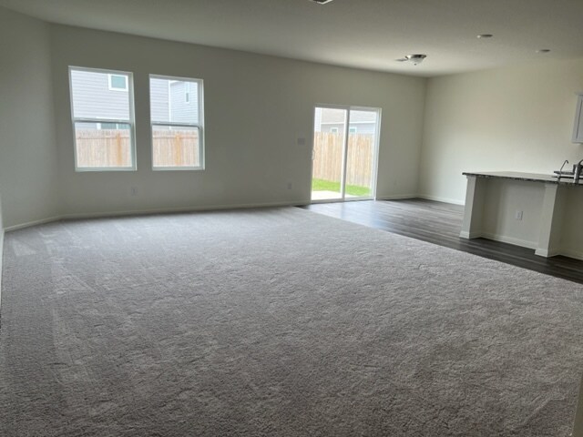 Foto del edificio - 243 Thistle Ln