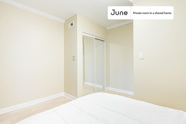 Building Photo - Room in Shared 3 bed/1 bath home