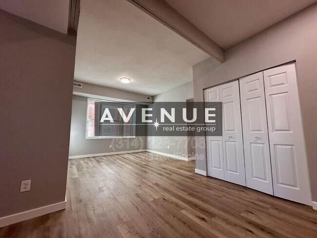 Foto del edificio - 5931 Maple Ave