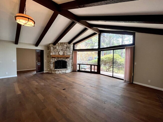 Building Photo - HOME- UPTOWN- RED ROCK VIEWS