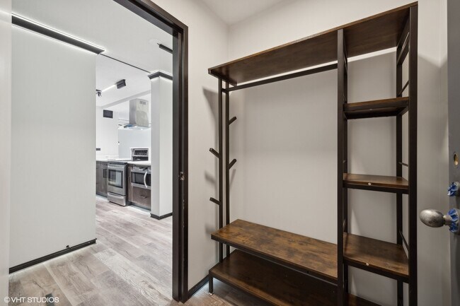 Foto del edificio - 1115 S Plymouth Ct