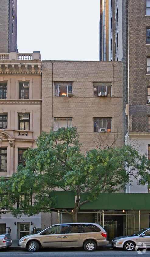 Building Photo - 32 W 72nd St