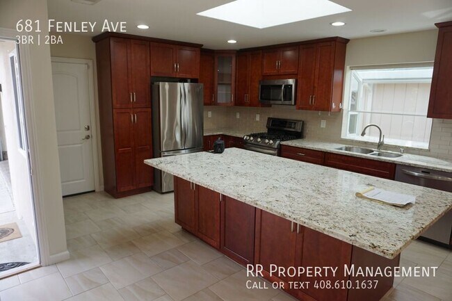 Foto del edificio - 681 Fenley Ave