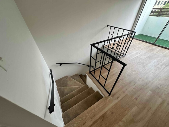 Building Photo - 1544 S Beverly Glen Blvd