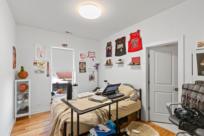 Foto del edificio - 1636 N Western Ave
