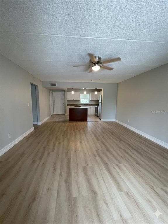 Building Photo - 2835 Somerset Park Dr