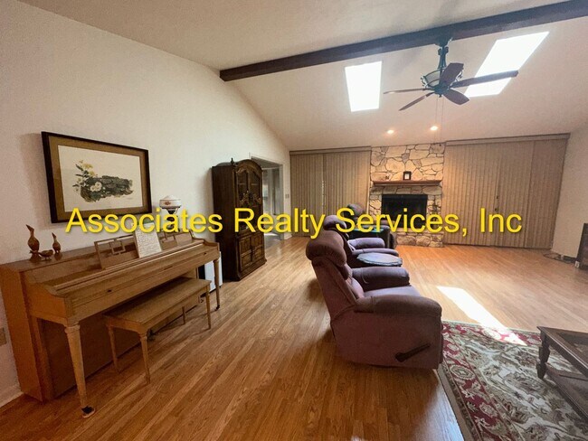 Building Photo - REMODELED Beautiful Furnished Home in COUN...