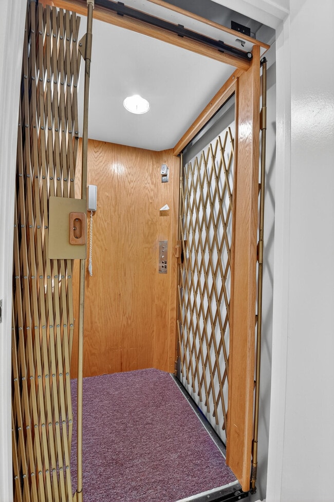 Building Photo - 5091 Splendido Ct