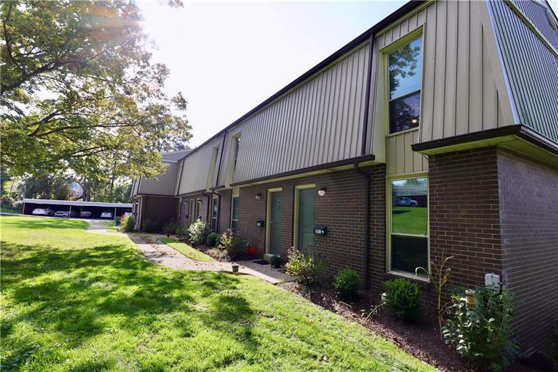 Primary Photo - 501 Carriage Hill