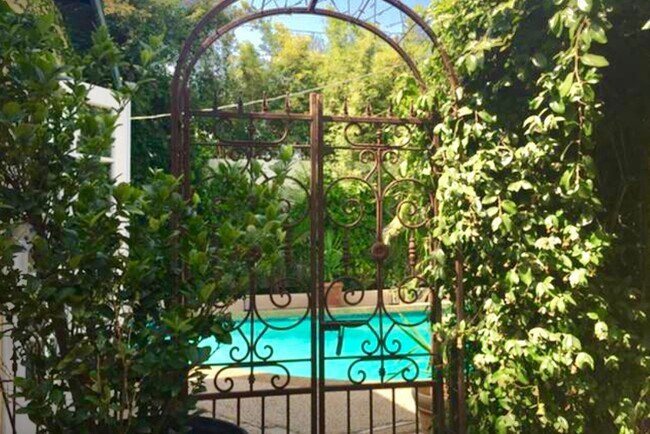 Foto del edificio - 634 N Highland Ave