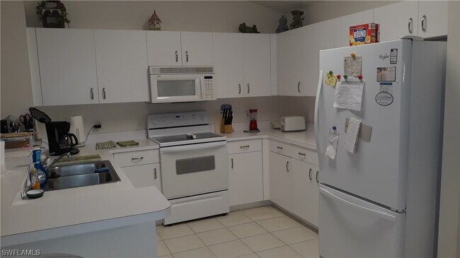 Foto del edificio - 15472 Admiralty Cir