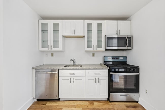 Kitchen - 4723 Butler St