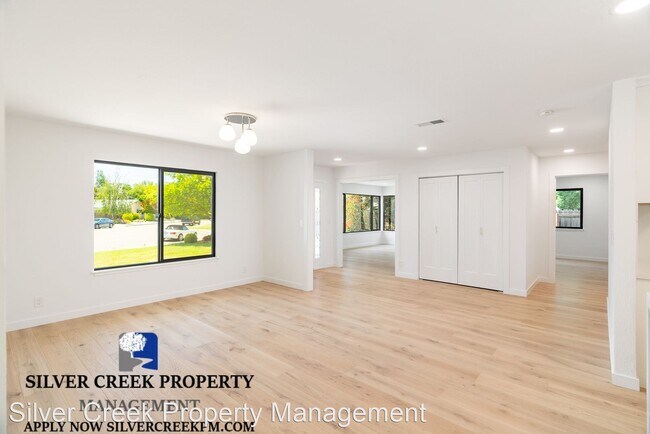 Building Photo - 4 br, 3 bath House - 5253 Meadowwood Ct.