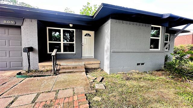 Foto principal - 809 E Celeste Dr