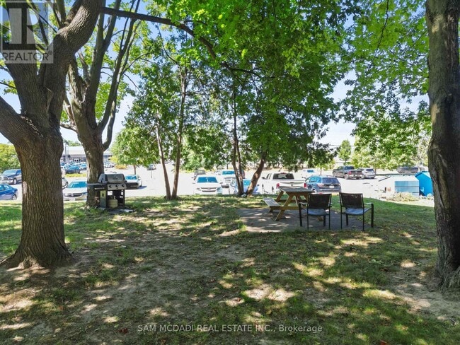 Photo du bâtiment - 62 Spencer St E