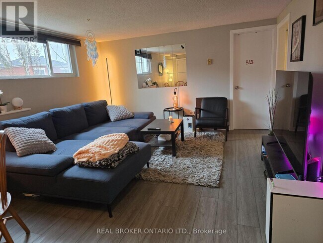 Photo du bâtiment - 2429 Carlsen Ave