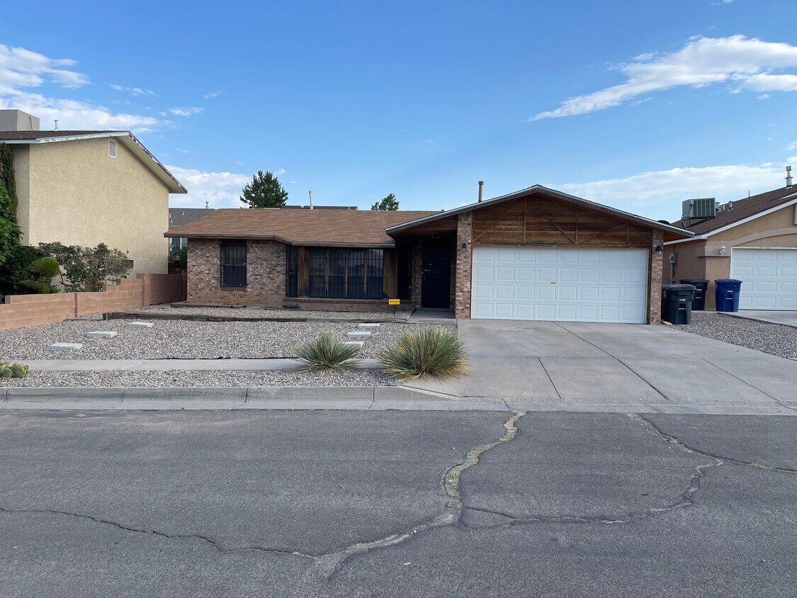 10916 Cartagena Ave SW, Albuquerque, NM 87121 House Rental in
