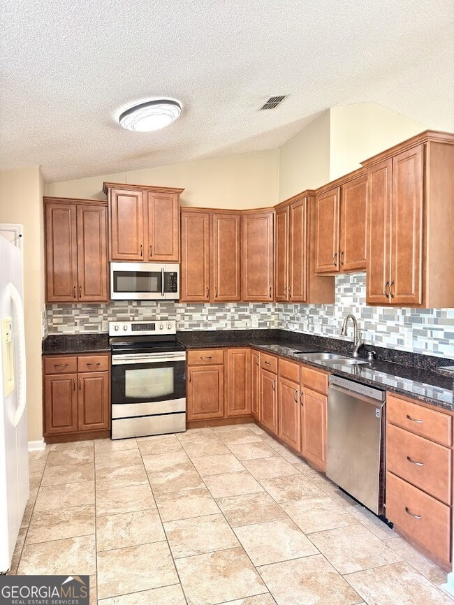 Building Photo - 108 Almond Cir