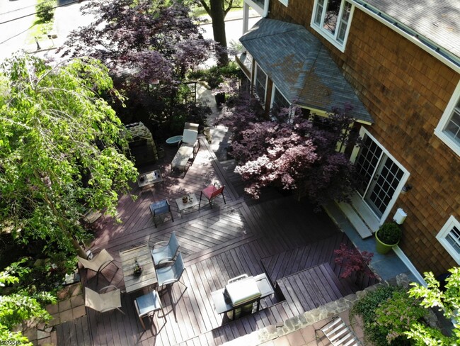 Foto del edificio - 358 Howard Blvd