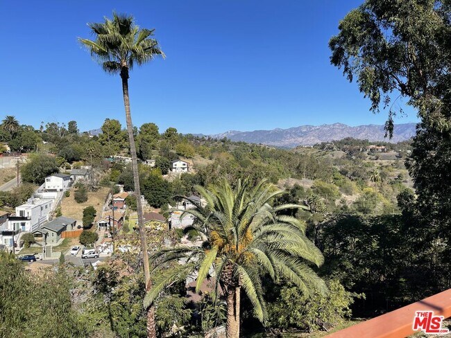 Foto del edificio - 4255 Raynol St