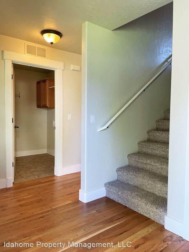 Building Photo - 4 br, 2.5 bath House - 709 N Saddlebrook Way
