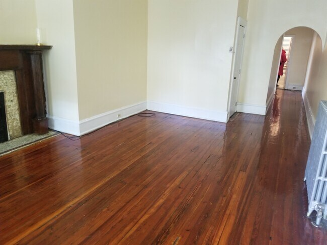 Livingroom - 819 S St Bernard St