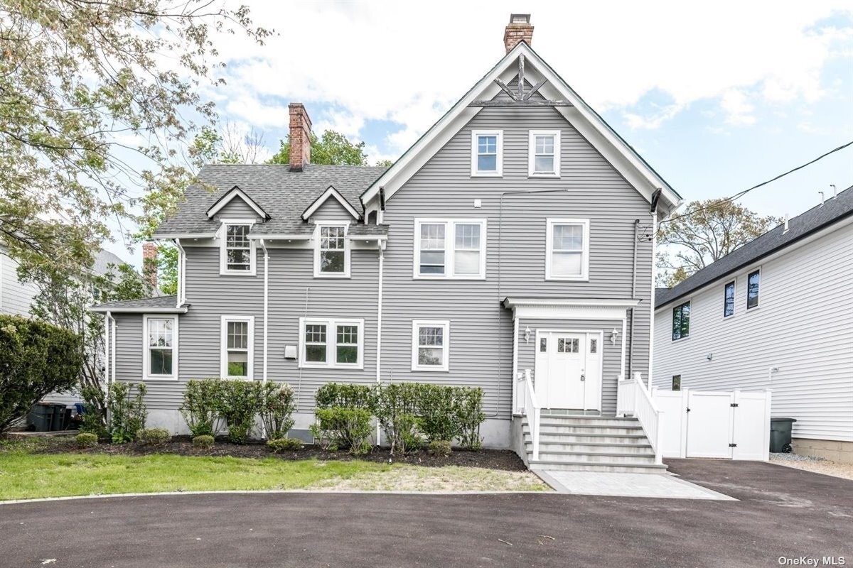 Foto principal - 2026 Lake End Rd