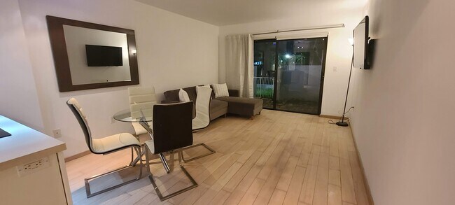 Foto del edificio - 1650 NE 115th St