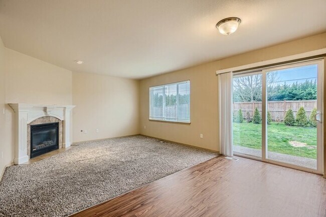 Foto del edificio - 1401 Riddell Avenue Northeast, Orting, WA,...