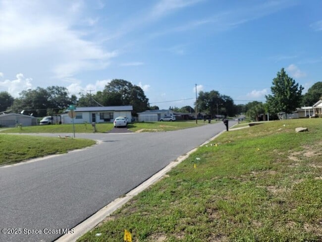 Building Photo - 1700 Chaucer Rd