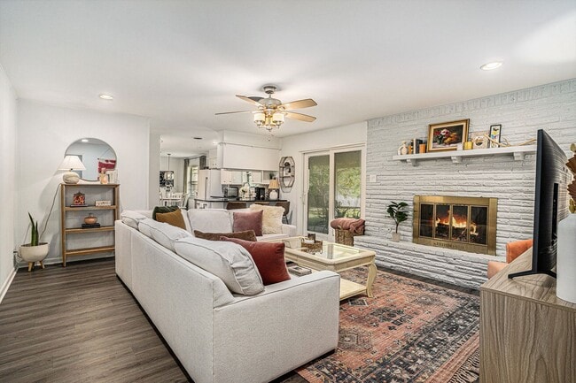Building Photo - Gorgeous Mid-Century Modern Ranch in Wedgwood