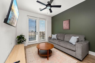 Building Photo - 207 N Himes Ave