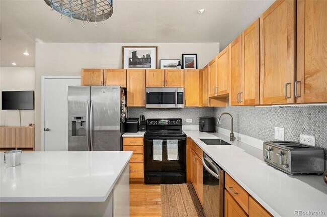 Foto del edificio - 3225 Blake St