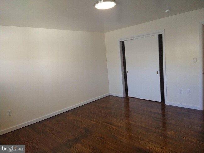 Foto del edificio - 6491 Carlisle Rd