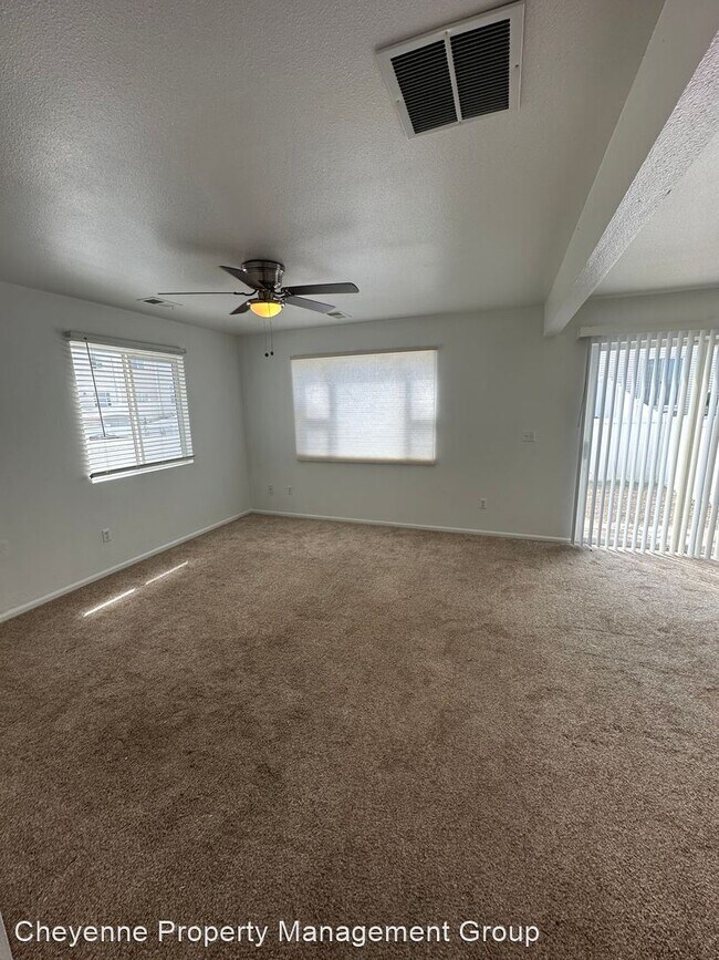 Building Photo - 3 br, 2.5 bath House - 543 W. 3rd St.
