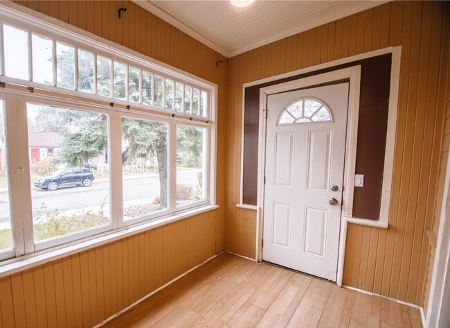 Photo du bâtiment - 2061 Queen St