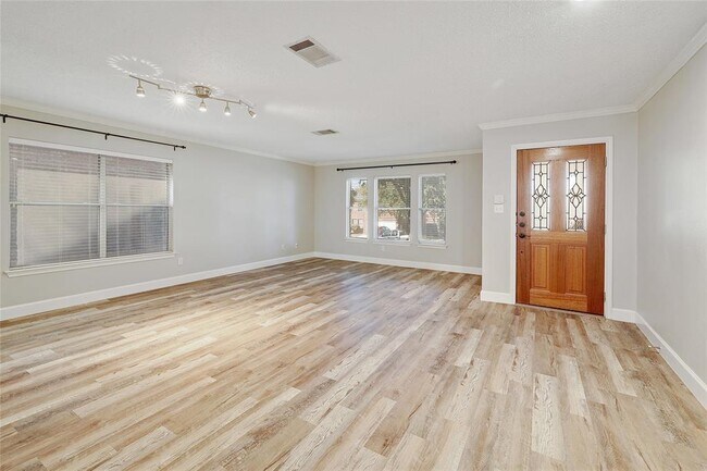 Building Photo - 10905 Claywood Dr