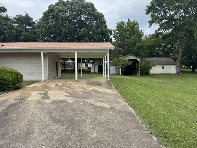 Building Photo - "Charming 3-Bedroom Home with 2 Full Baths in Rainsville – 1,410 Sq. Ft. of Cozy Comfort!"