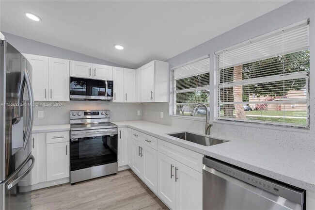 Foto del edificio - 145 SW 13th Avenue