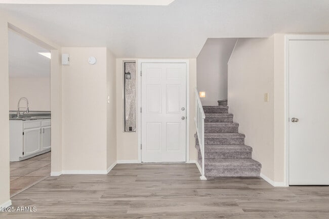 Building Photo - 10023 W Sells Dr