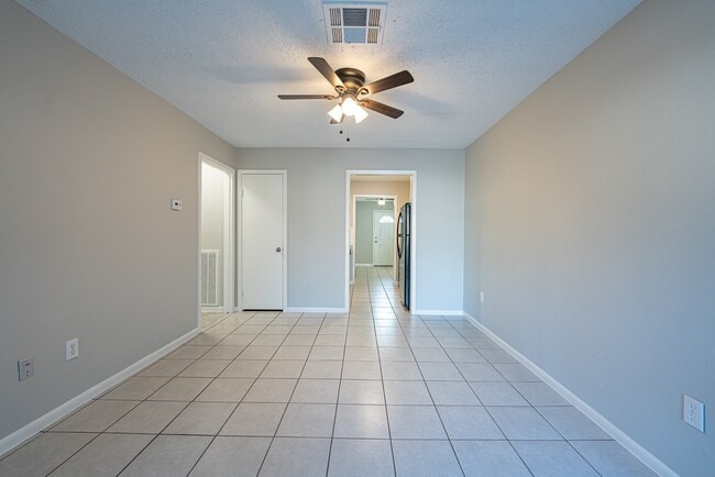 Foto del edificio - 8124 Beech Cove Ln